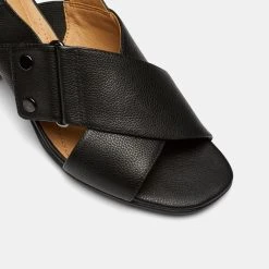 Hush Puppies Flashback Crossover Sandal Black 7 -Savannah Shop 641913 C 0001 00 4