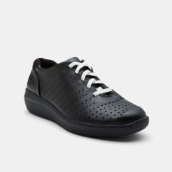 Clarks Collections Women's Kayleigh Aster Lace Up Sneaker Black 8 Clarks Collections Women's Kayleigh Aster Lace Up Sneaker Black -Savannah Shop BP644333001 black 2