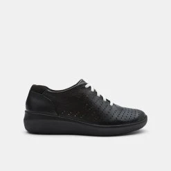 Clarks Collections Women's Kayleigh Aster Lace Up Sneaker Black 9 Clarks Collections Women's Kayleigh Aster Lace Up Sneaker Black -Savannah Shop BP644333001 black
